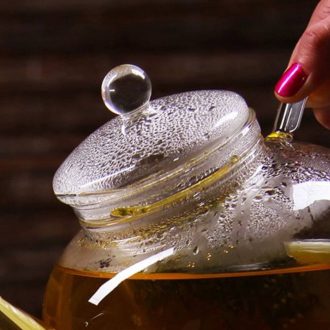 Lid with knob